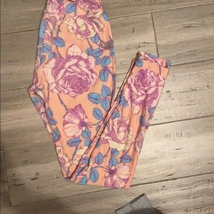 Lularoe Roses Leggings OS